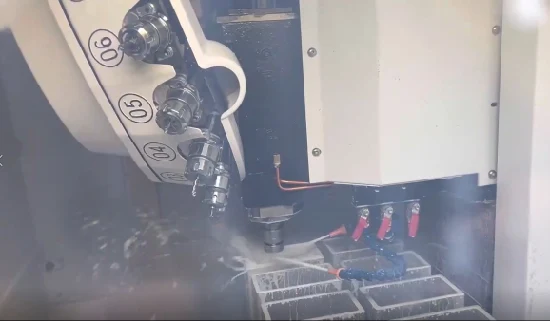 Servizio di personalizzazione di macchine utensili CNC a 5 assi per la lavorazione di particolari in alluminio